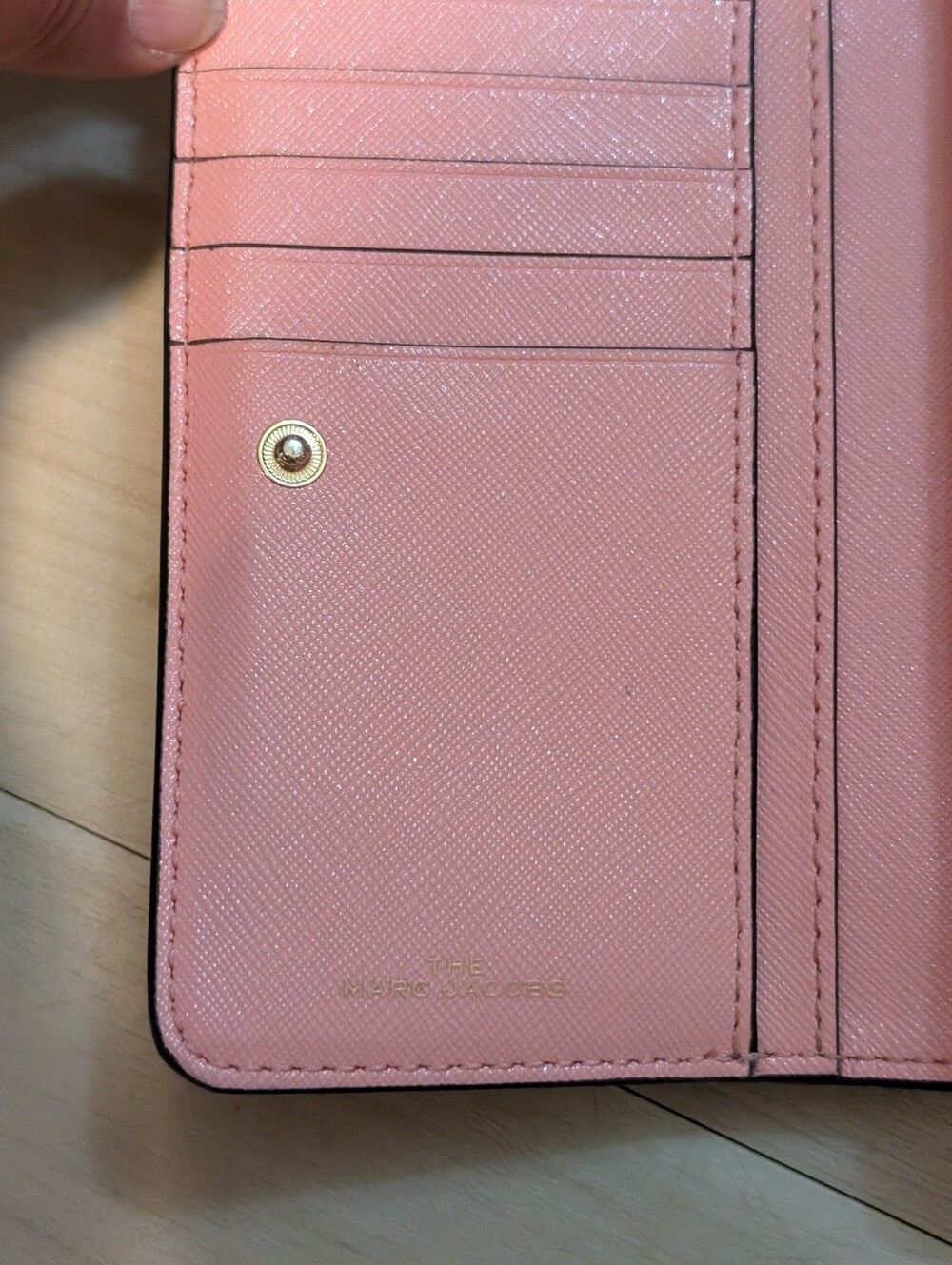 The Marc Jacobs Pink Zip-Around Compact Wallet Gold Logo - Picture 11 of 12
